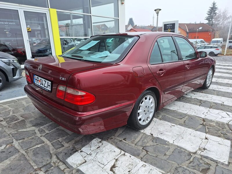 Mercedes-Benz E 200